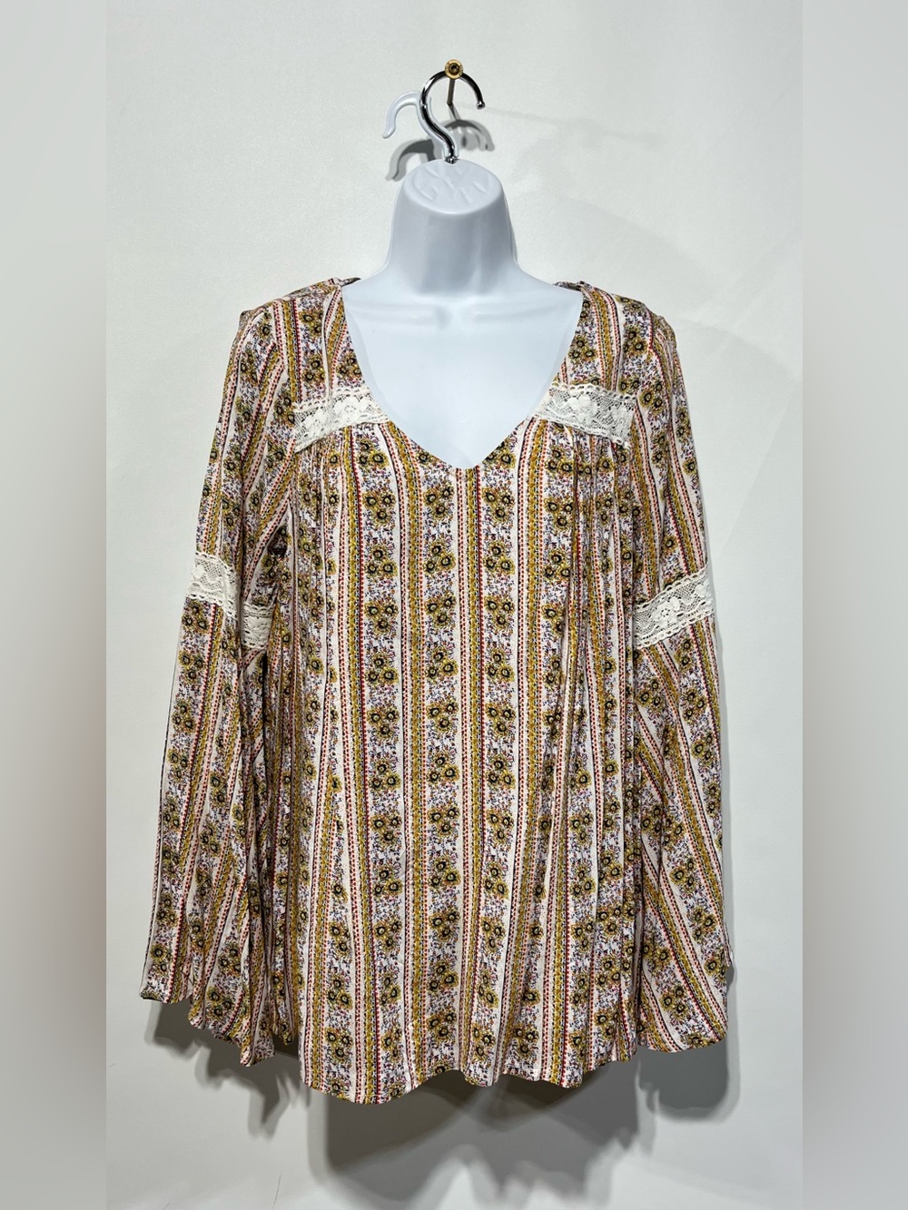 ModCloth 100% Rayon Striped Floral Lace-Trim Bell Sleeve Blouse Size Medium